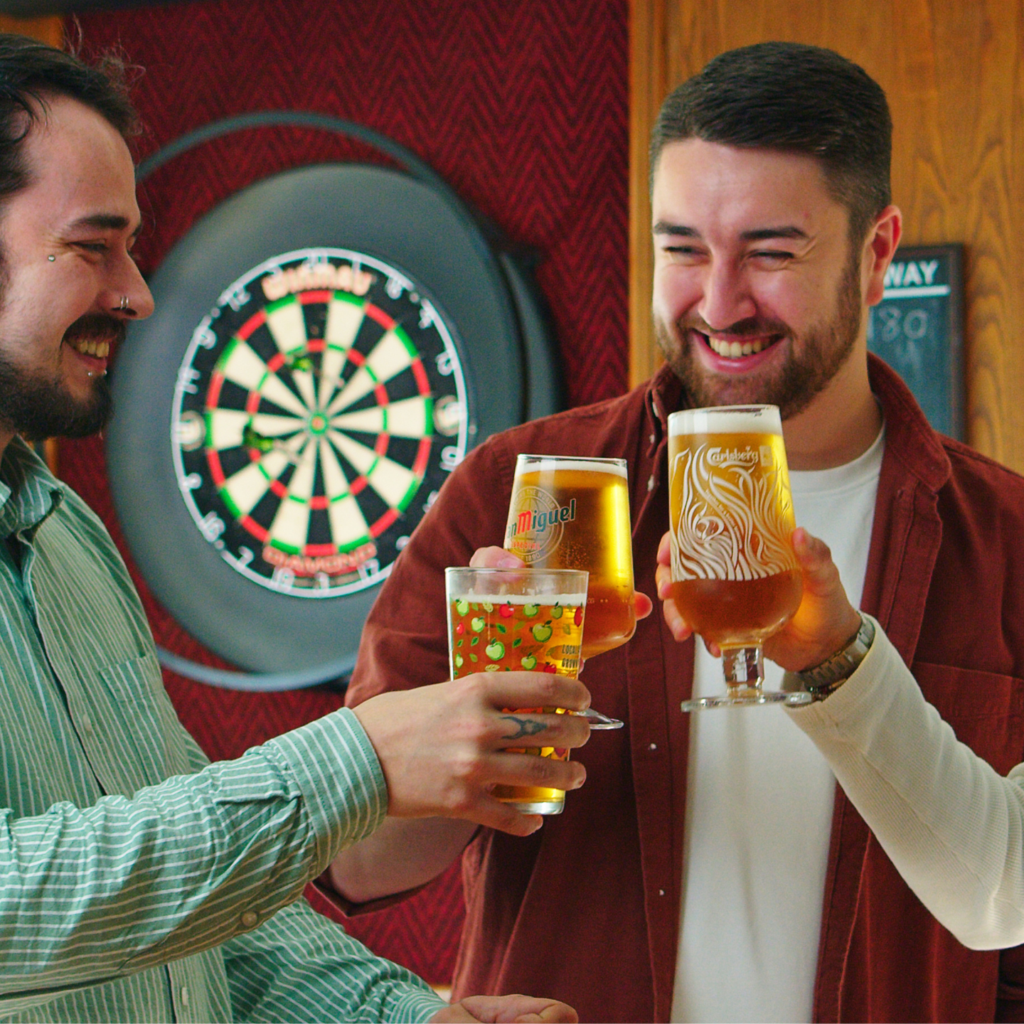 Raise a glass This Father's Day at The Radclyffe Arms in Middleton Junction, Manchester!